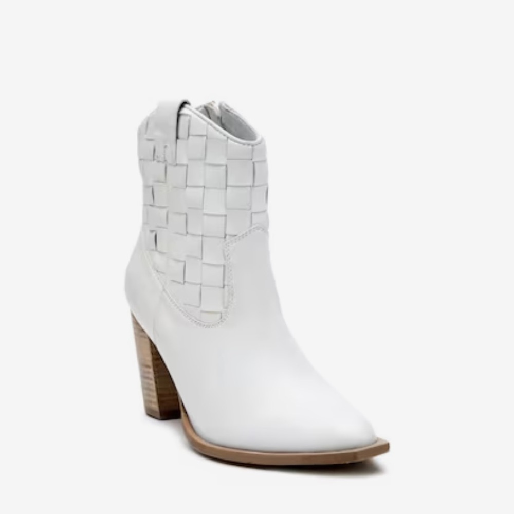 Matisse white soft leather bootie with 2.5 inch heel!  Brand new in size 8!!